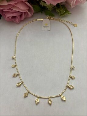 NWT Kendra Scott Kinsley Strand Necklace in gold Crystals